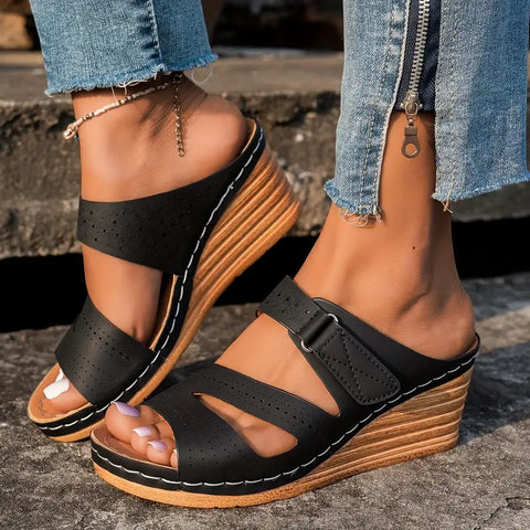 Sandali ALESSANDRA, artigianale con suola platform.